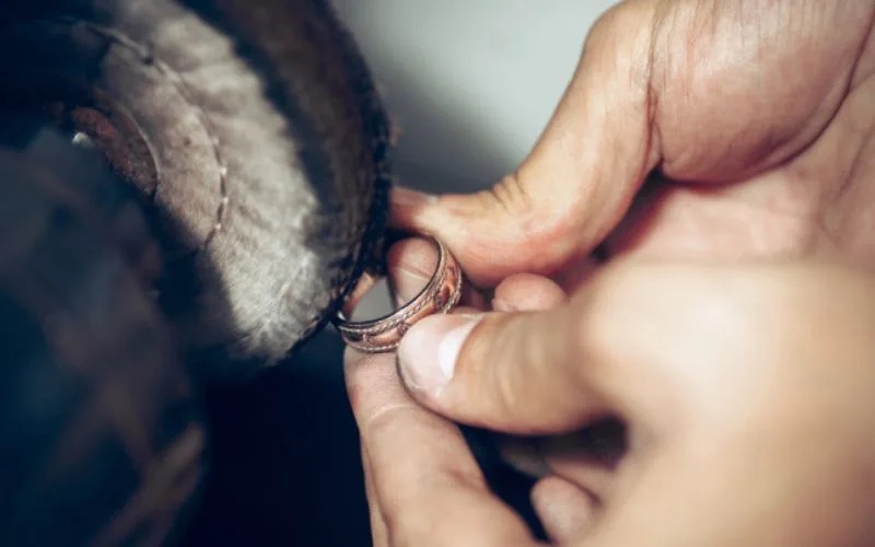 Đánh bóng đúng kỹ thuật giúp phục hồi vẻ ngoài