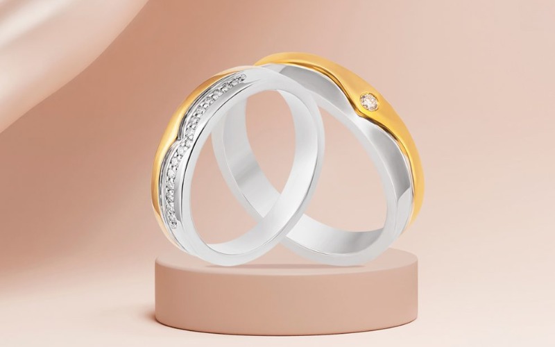 Bạn có thể cặp nhẫn cưới cùng màu để tạo tính đồng bộ