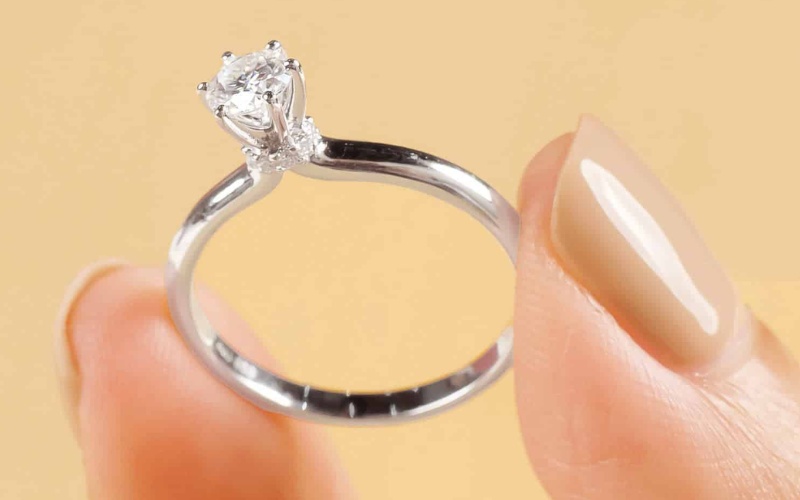 Bạn cần chọn chất liệu trước khi thiết kế nhẫn cưới