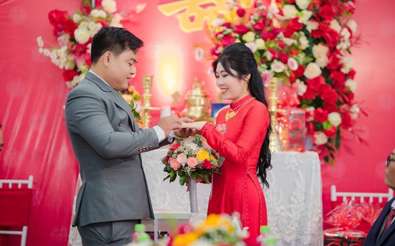Nếu nhẫn được trao ở lễ gia tiên, nhiều gia đình sẽ xem đây là nghi thức chính thức