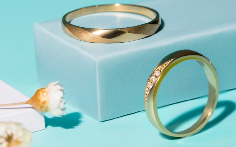 Các lựa chọn phổ biến gồm vàng 10K, 14K, 18K và 607