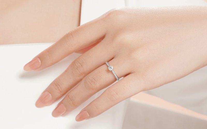 Chọn các mẫu nhẫn có thiết kế tối giản và sang trọng phù hợp đeo hàng ngày