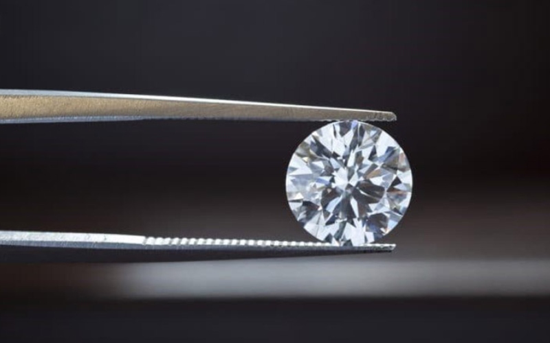 Xét trên khía cạnh độ bền, Moissanite chiếm ưu thế vượt trội hơn