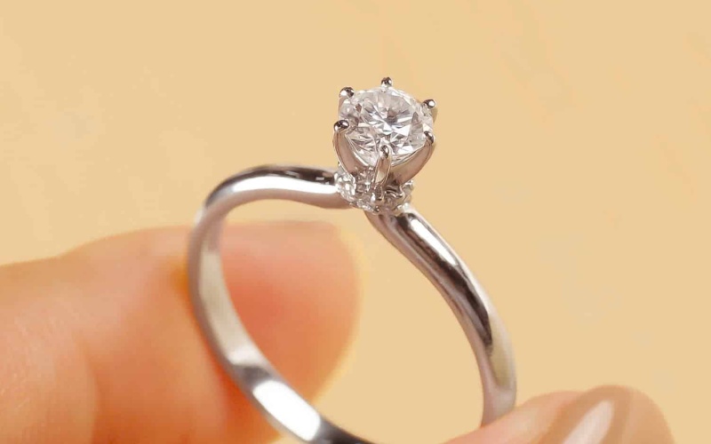 Kim cương gần như không thể bị trầy xước bởi các vật liệu thông thường