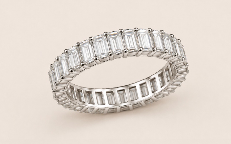 Nhẫn đính kim cương Baguette eternity thiết kế sang trọng
