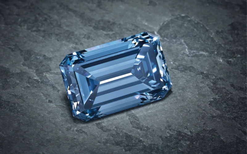 Oppenheimer Blue nặng 14,62 carat với màu xanh Fancy Vivid hiếm