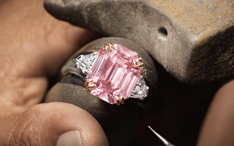 Winston Pink Legacy nặng 18,96 carat với màu hồng Fancy Vivid