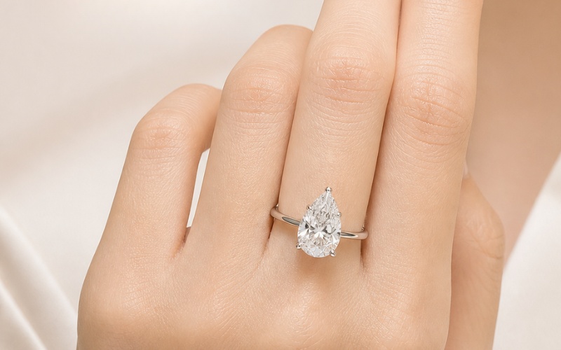 Hình dáng giọt nước chính là điểm nhận diện đặc trưng nhất của kim cương giác cắt pear