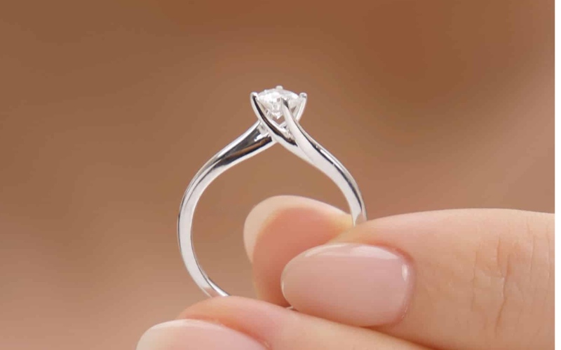 Chọn nước H thường là phương án an toàn hơn so với nước I nếu bạn ưu tiên cảm giác trắng sáng