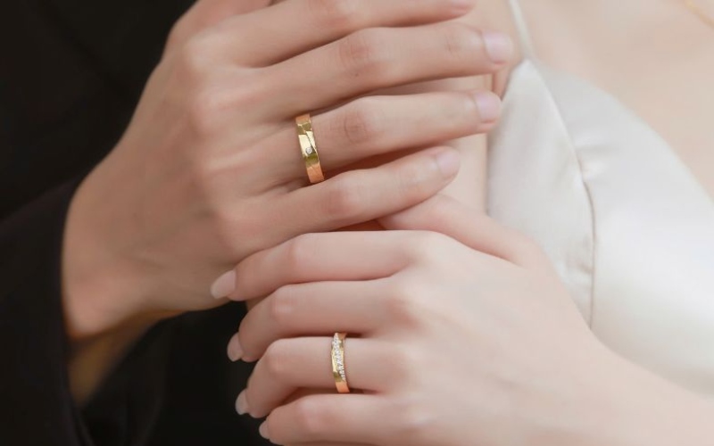 Đeo nhẫn cưới gần như mỗi ngày thì bạn có thể chọn vàng 14K