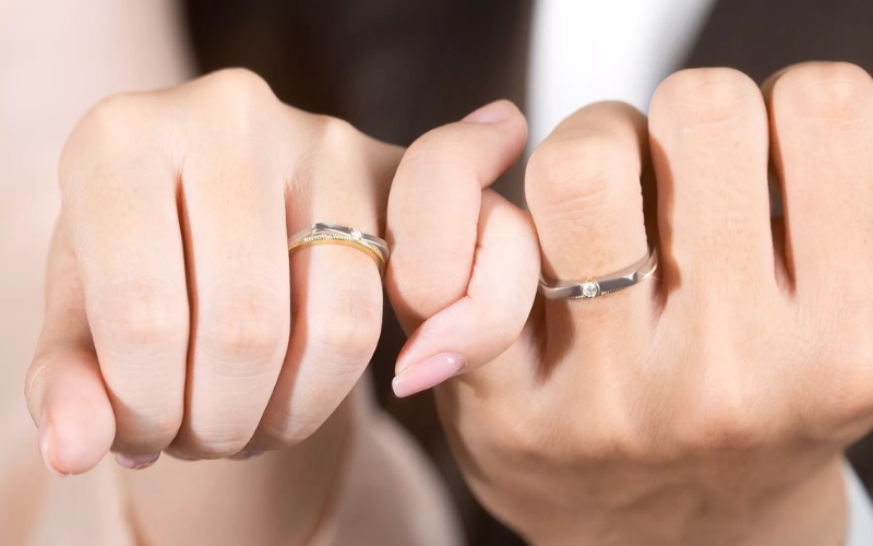 Chọn cặp nhẫn cưới có thiết kế phù hợp và thoải mái để đeo hàng ngày