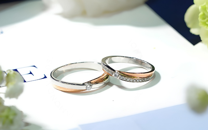 Nhẫn cưới phối màu hồng trắng thiết kế thanh lịch và hiện đại
