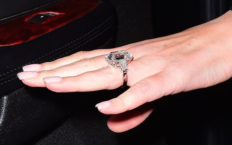 Nhẫn đính hôn của Nữ danh ca Mariah Carey tạo ấn tượng với trọng lượng carat cực lớn