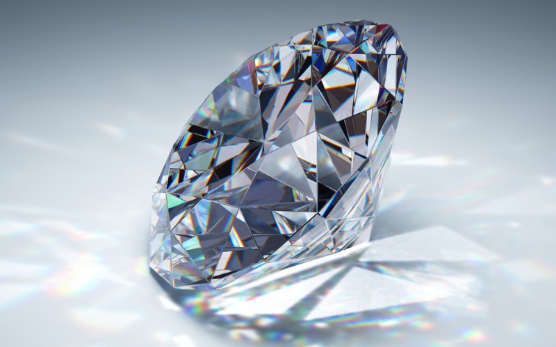 Đặc trưng thường thấy ở moissanite nhờ khả năng tán sắc mạnh