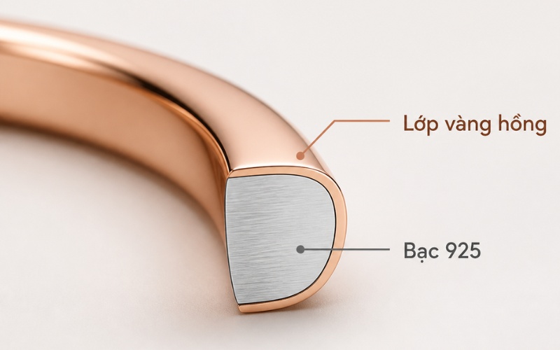 Cấu tạo trang sức gồm lõi bạc 925 ở bên trong và lớp phủ màu vàng hồng