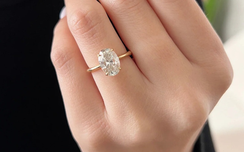 Kim cương Oval mang lại cảm giác mềm mại nhưng thanh mảnh