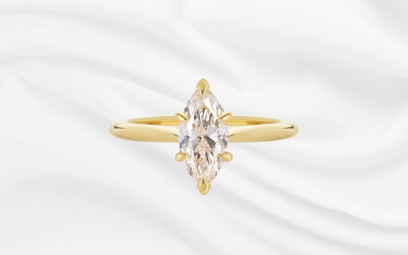 Kim cương Marquise có dáng dài với hai đầu nhọn giống hình hạt thóc