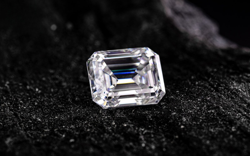 Kim cương Emerald có dáng chữ nhật với cấu trúc bậc thang