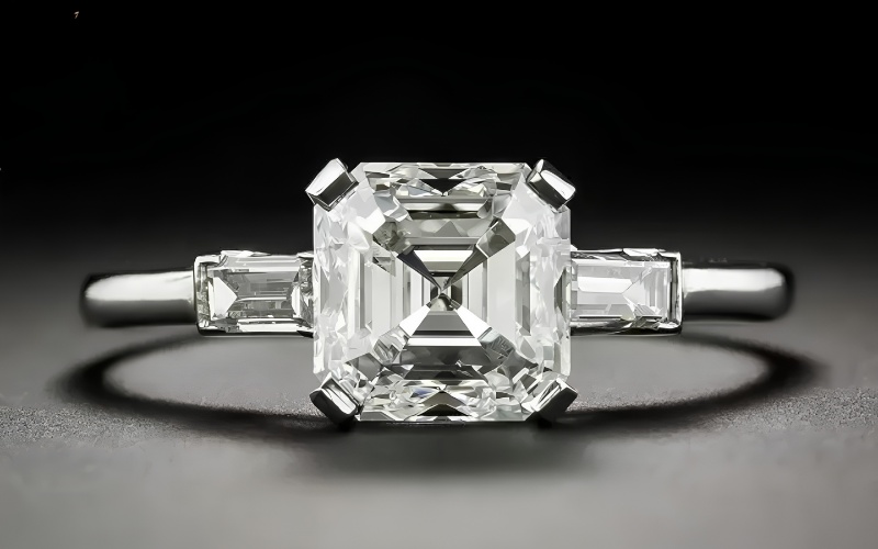 Kim cương Asscher là phiên bản vuông hơn của Emerald