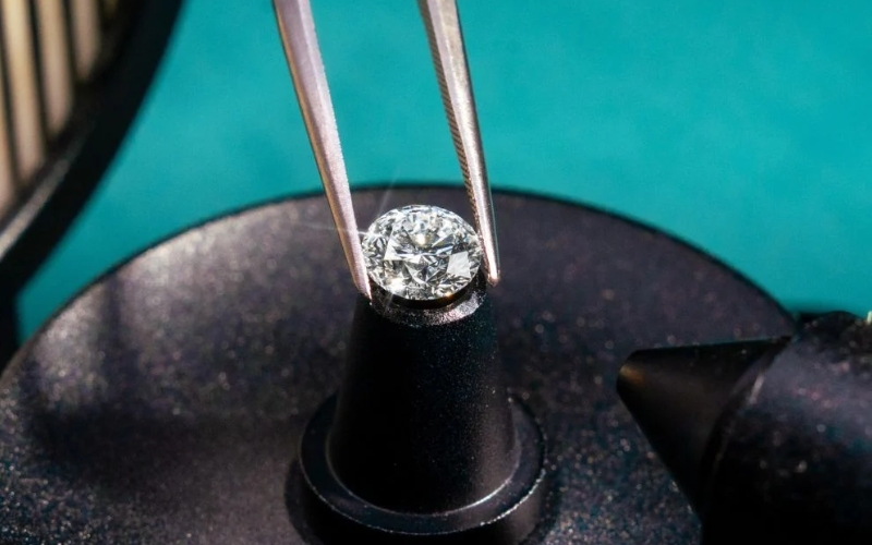 Sự khác biệt về báo giá kim cương 10 carat trên thị trường thường xuất phát từ việc chưa xác định rõ nhu cầu về dòng đá rời hay nhẫn thành phẩm