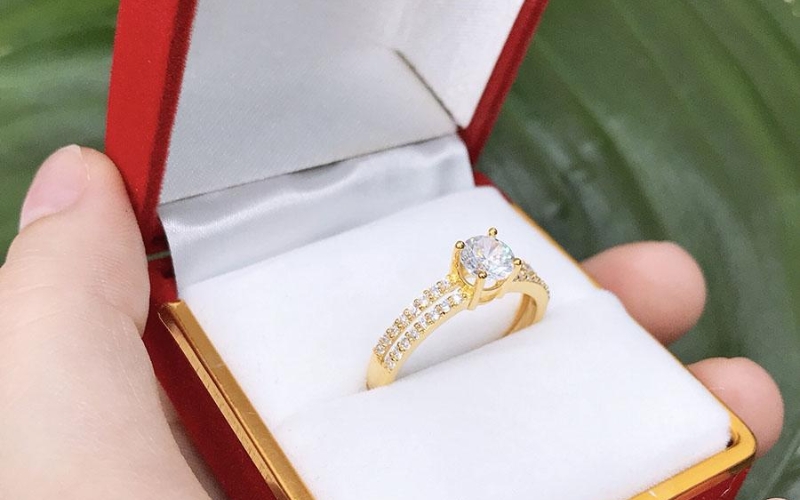 Bạn nên cất nhẫn kim cương trong hộp nhẫn có lót mềm