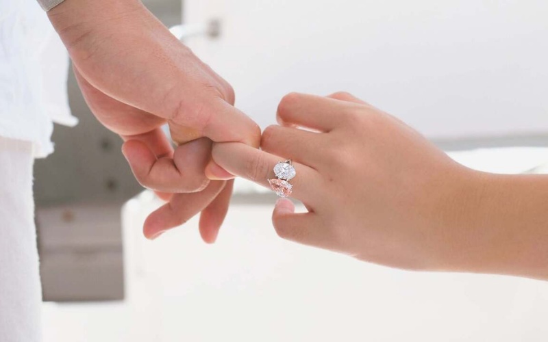 Nhẫn Toi et Moi đính kim cương và đá màu