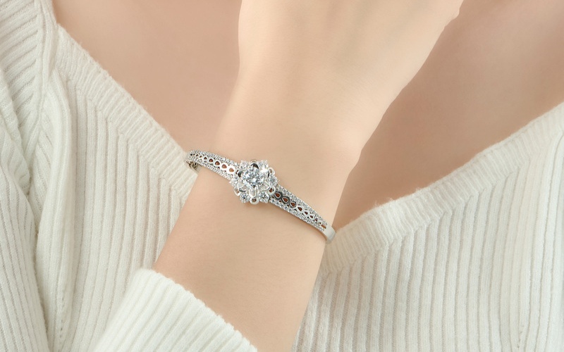 Vòng tay đính đá CZ thiết kế hiện đại và thanh lịch
