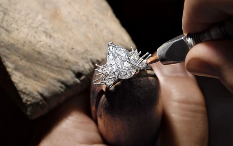 Harry Winston luôn giữ vị trí tâm điểm trong phân khúc trang sức kim cương cao cấp
