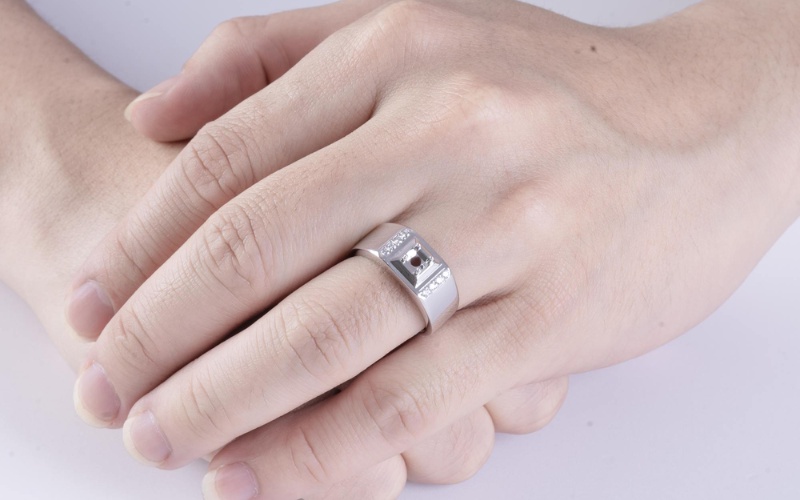 Vỏ nhẫn nam thiết kế tối giản và thanh lịch